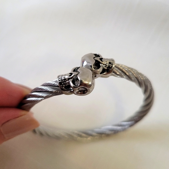 NEW Double Skull Rhinestone Eye Twisted Silver Cable Open Cuff Bracelet - Picture 8 of 12